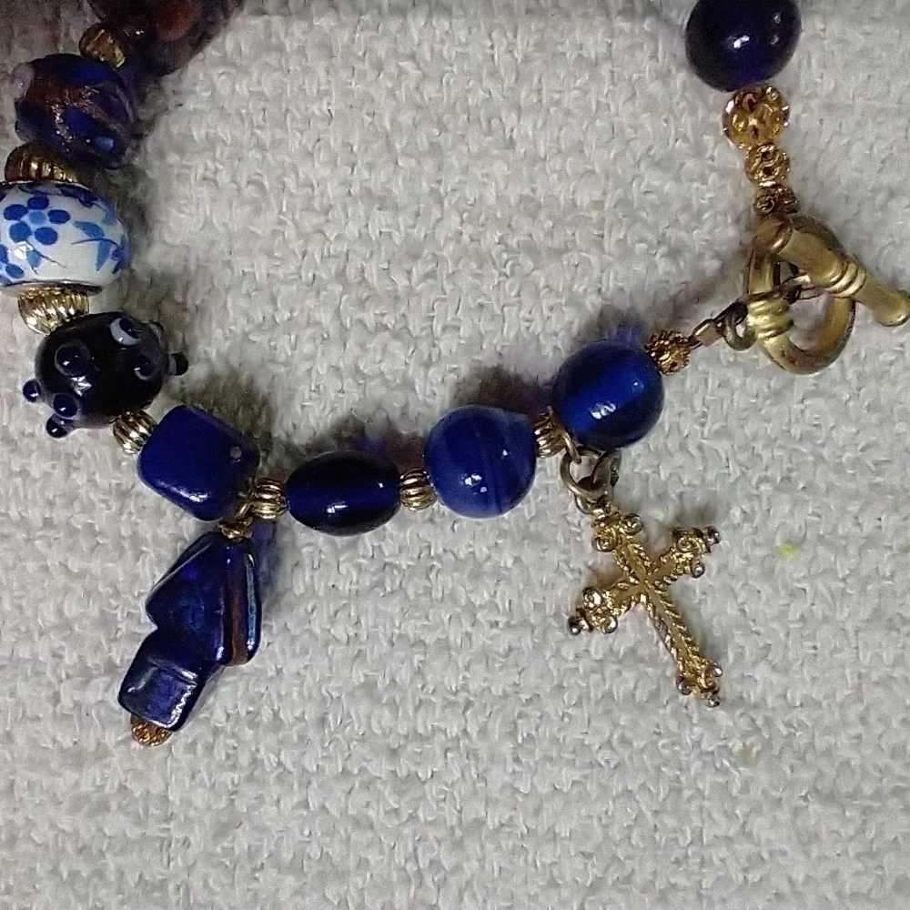 Goldtone blue glass beaded crystal cross toggle wire Bracelet